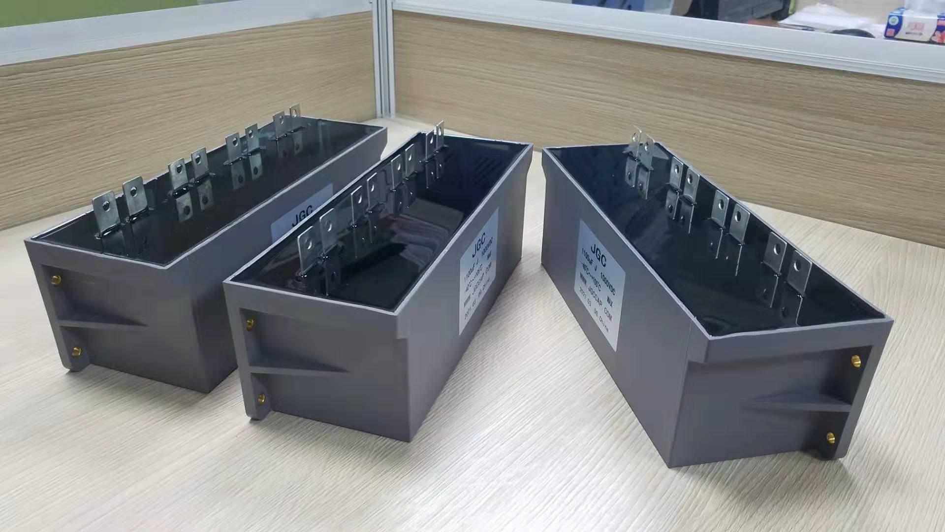 新能源汽車級 DC-LINK電容研發成功準備上市(圖2) 新能源汽車級 DC-LINK電容研發成功準備上市(圖2)