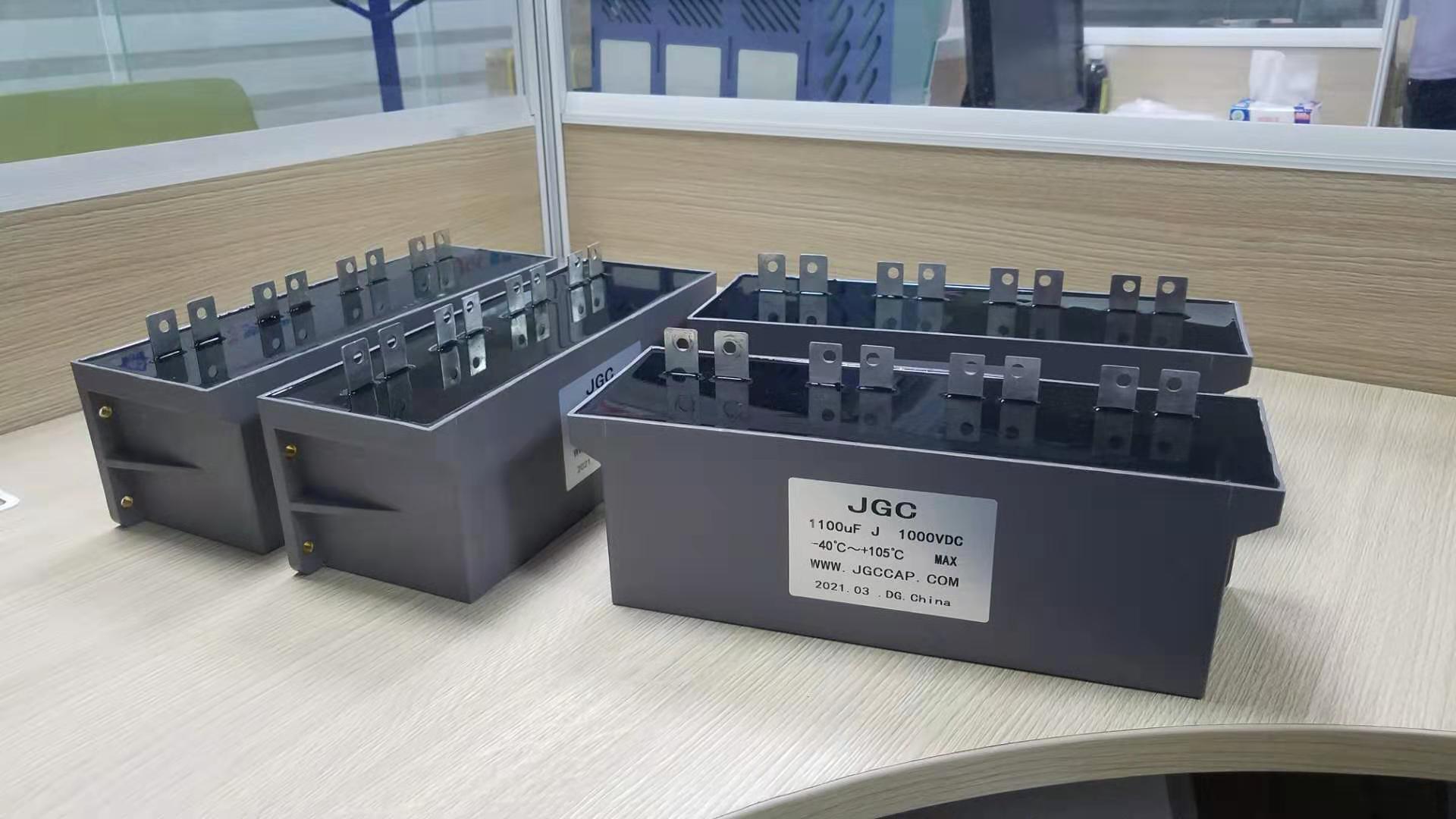 新能源汽車專用DC-LINK電容 直流直撐電容 濾波電容 儲能電容 母線直撐電容(圖2) 新能源汽車專用DC-LINK電容 直流直撐電容 濾波電容 儲能電容 母線直撐電容(圖2)
